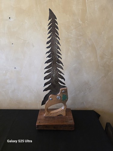 Scultura albero seghettato - , a