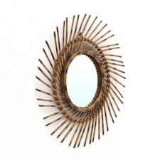Round mirror with wicker rays