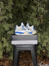 Air Jordan 4 "Military Blue"