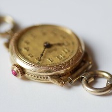 Antico piccolo orologio da