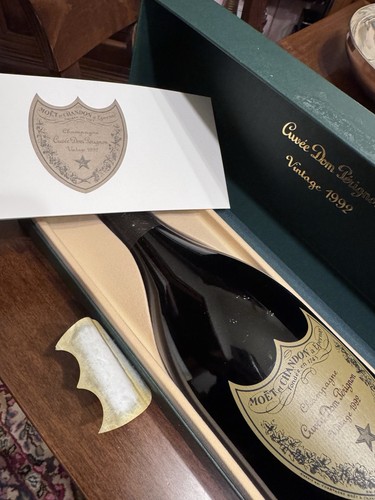 Dom perignon champagne - perignon,