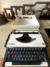 Macchina da scrivere Olympia