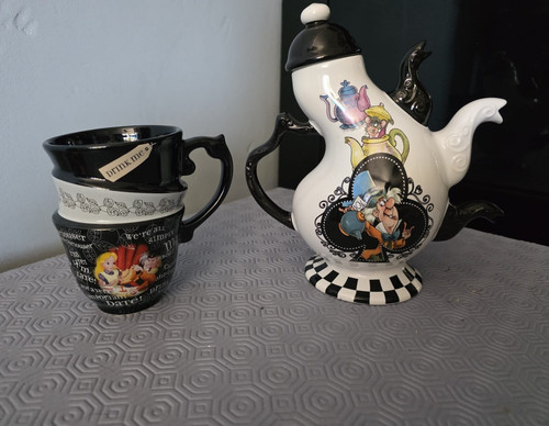 Disney parks alice nel - alice, paese