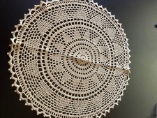 Çentrino rotondo fatto a mano all'uncinetto