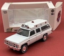 Chevrolet Suburban K20 Custom Ambulance Maßstab 1:64 Greenlight EXCLUSIVE NEU
