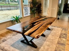 Tavolo da pranzo personalizzato in legno di noce resina epossidica - tavolo fiume nero chiaro fatto a mano