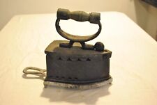 FERRO DA STIRO GHISA VINTAGE CON MANICO IN LEGNO E BASE