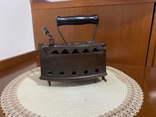 Prezioso antico ferro da stiro