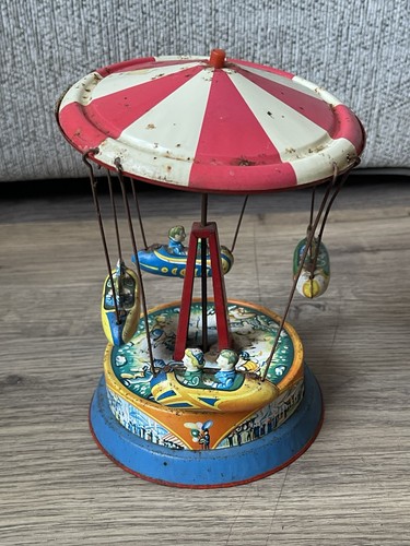 Vintage carousel spinning - jw,
