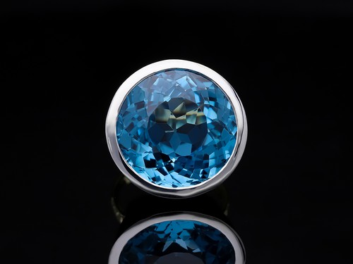 Anello accattivante diamanti