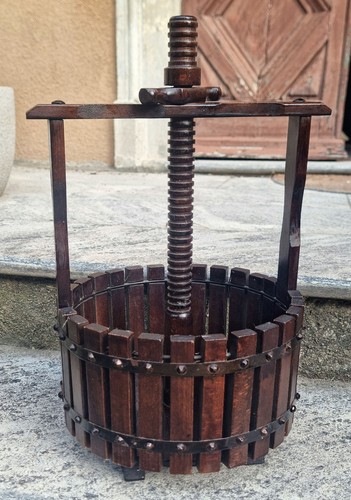 Grande torchio per - vino, in
