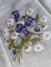 Tovaglia Da Te  ricamo fatti A Mano Margherita & Viole Filo Sfumato meraviglioso