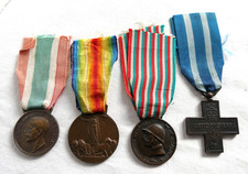 LOTTO DI 4 MEDAGLIE MEDAGLIERE