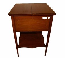 Antico tavolino da lavoro