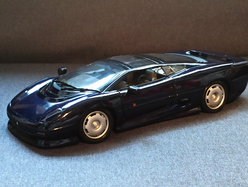 Jaguar 220 12 - 1:12, modello