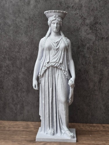 Statua femminile greca