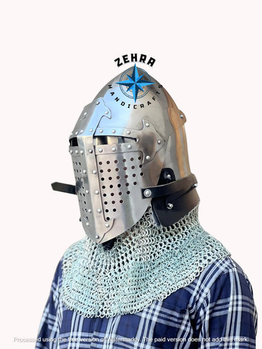 Elmetto medievale fatto - , a