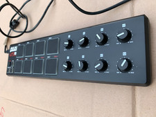 AKAI Professional LPD8  -