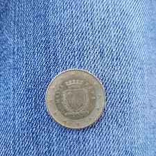 moneta 50 centesimi 2008 malta contiene F su la stela