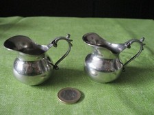 Coppia di mini brocchette in peltro 95% Verona