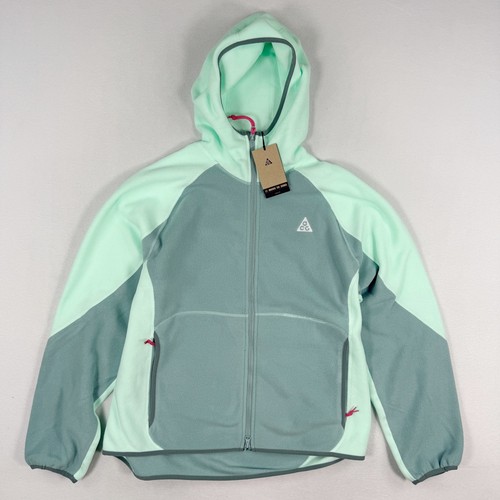 Pile nike acg - nike, tree"