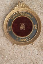 ancien cadre rond empire à suspendre en bronze et laiton monogramme M M