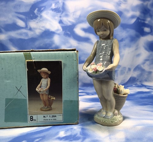 Statuina bambina porcellana