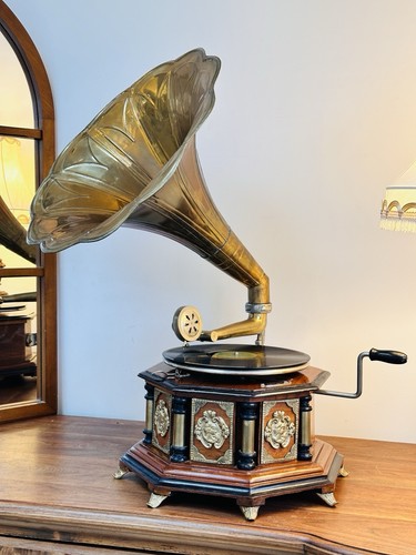 His master voice - his, master’s