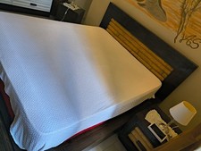 letto matrimoniale e comodini coordinati