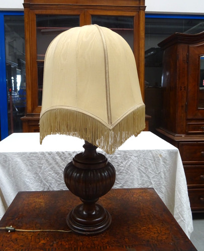 Lampada legno noce metà - in,