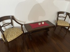 Vecchio Tavolo Con Due Poltroncine