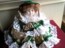 NAPOLI  SPLENDIDA BAMBOLINA CAPODIMONTE VELLUTO  c.PIZZO ed ARTI MOBILI  RARA US