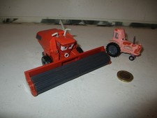 Disney Pixar Cars - Frank la mietitrebbia e trattore rosa