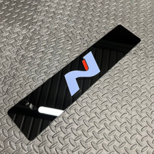 Targa espositiva logo N - piastra lilla/nero (Hyundai i20N i30N Veloster Kona N)