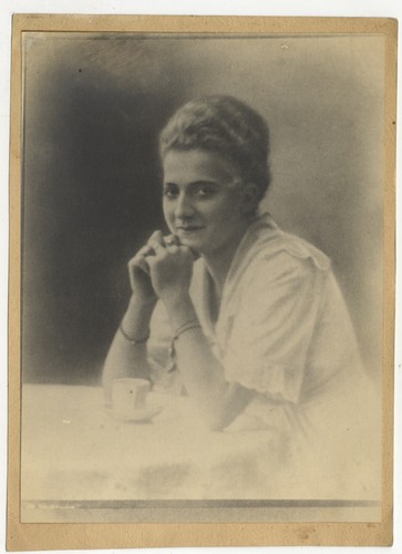 Ritratto donna c1935 - un,