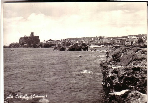 Aci castello viaggiata - b/n,