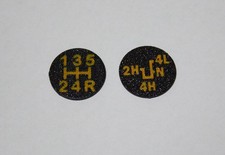 2 TARGHETTA POMELLO MARCE E RIDOTTE SUZUKI X SAMURAI SANTANA SJ410 SJ413 SCRITTA