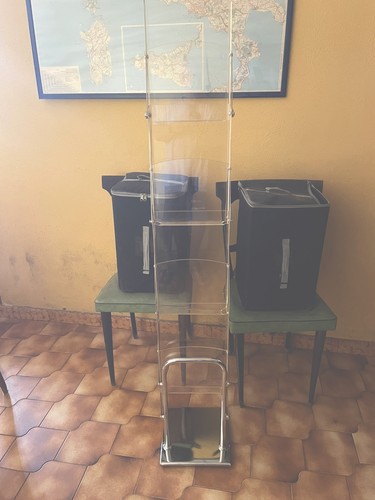 Porta depliant richiudibile - depliant,