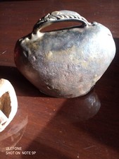Antichi campanacci,uno in ottone e lega,uno in legno