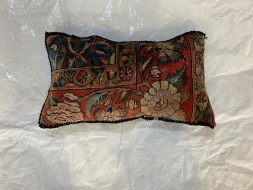 Cuscino con frammento - , di
