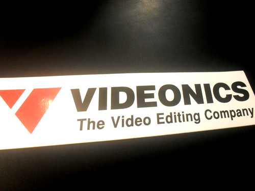 Adesivo sticker videonics - /, +