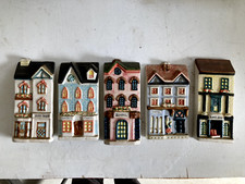 Umidificatori a casetta e negozio in ceramica porta essenze calorifero