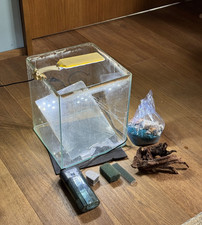 Acquario Completo Cubic by Blau Aquaristic con sabbia, filtro, legno, luce LED