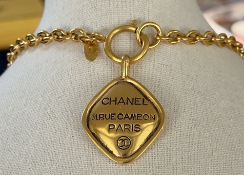 Collana catena con ciondolo