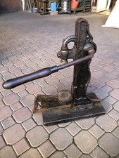 ANTICA IMBOTTIGLIATRICE TAPPATRICE TURATRICE D' EPOCA IN GHISA  ENOLOGIA VINO