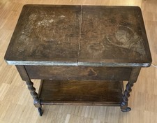 Antico tavolo da cucito in