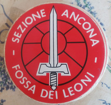 Adesivo Fossa dei Leoni -