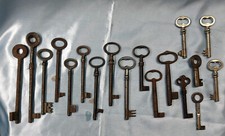 LOTTO DI 18 CHIAVI ANTICHE