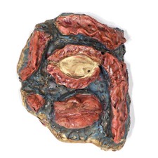 Scultura in ceramica a rilievo
