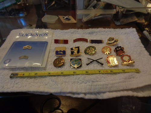 Quindici spille militari